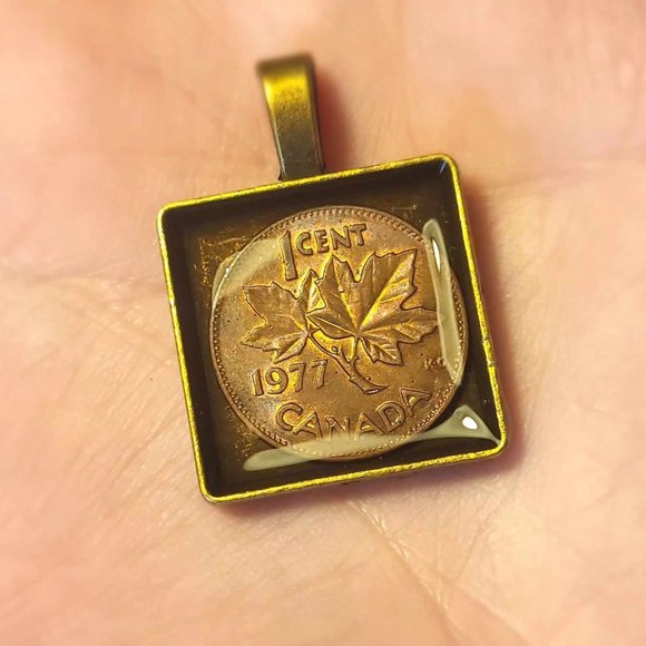 1977 One Cent Coin Pendant 💸 with Metal Ball Chain! - Picture 2 of 4